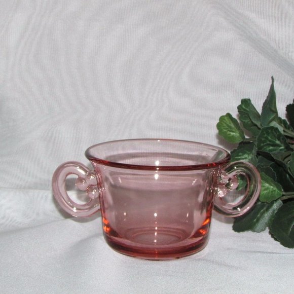 Pretty Pink Glass Sugar Bowl Perfect For A Tea Party - Picture 1 of 3
